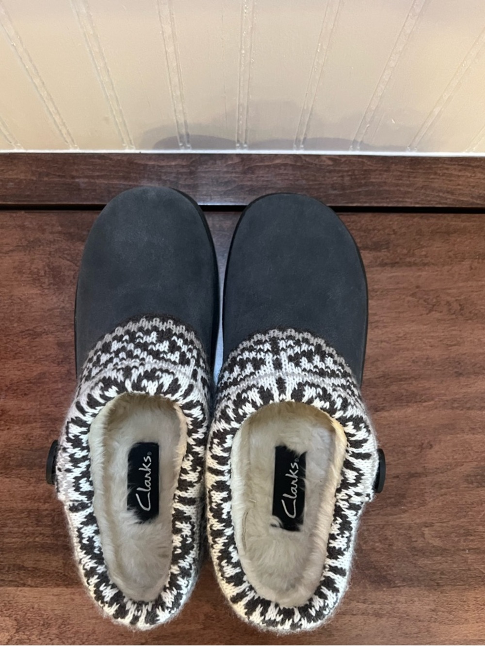 CLARKS Sweater Slippers Indoor Outdoor Womens Sz 8 - Picture 4 of 5